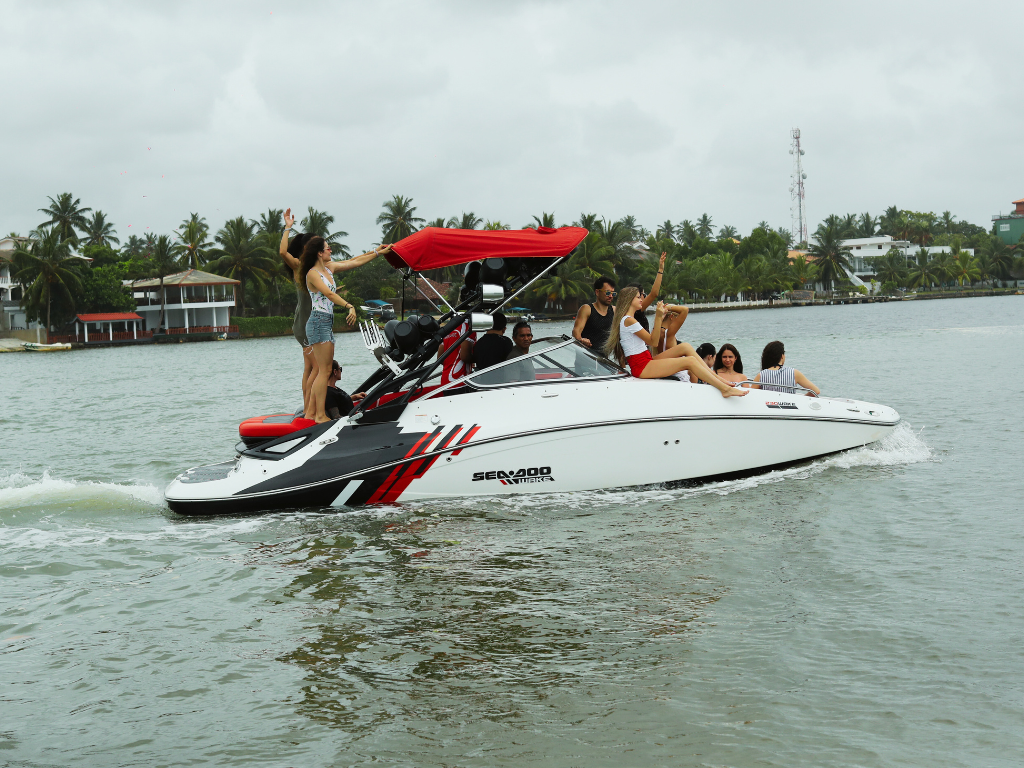 PARTY BOAT
